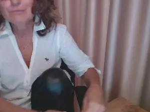 LauraOven  live sex cam