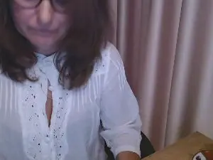 LauraOven  live sex cam