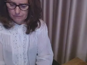LauraOven  live sex cam