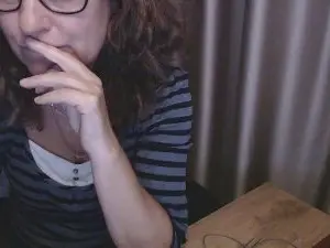 LauraOven  live sex cam