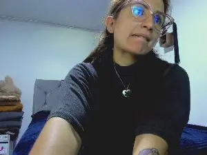 SweetNessa_  live sex cam