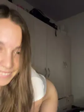 Naomii23  live sex cam