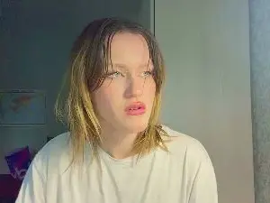DeliaTinnel  live sex cam