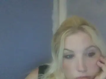 LaceyJames69xo  live sex cam