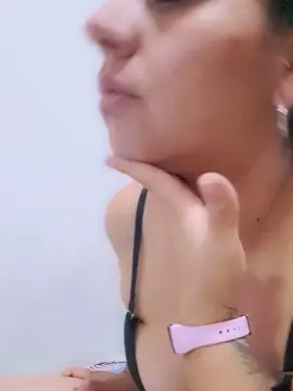 Bella_milf1  live sex cam