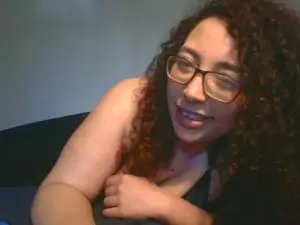 Honeybee41  live sex cam