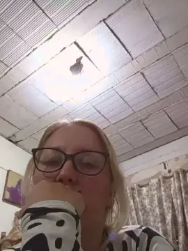 Yesily  live sex cam