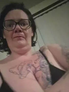 Wenchrain  live sex cam