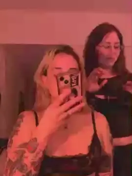 Brunita  live sex cam