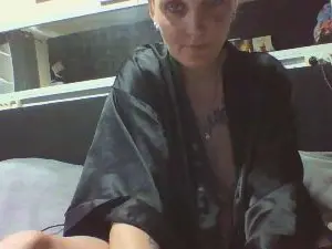 HarleyQuenn87  live sex cam