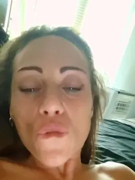 Saretta23  live sex cam