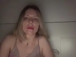 Gnossienn_e  live sex cam