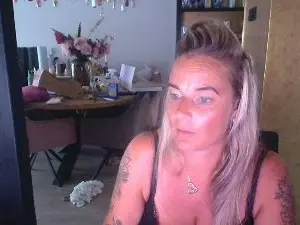MrsAurora  live sex cam
