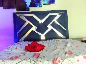 Laura_roja  live sex cam