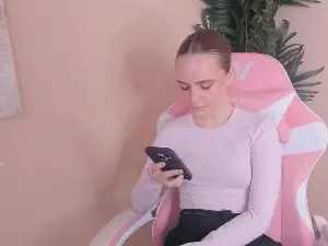 LouettaWoelfle  live sex cam