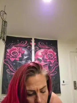 Skittlez8569  live sex cam