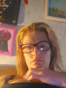 Peanut40  live sex cam