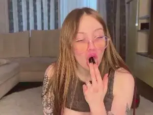 EdwinaClose  live sex cam