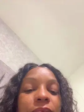 Queenie28  live sex cam