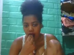 Tiana31  live sex cam