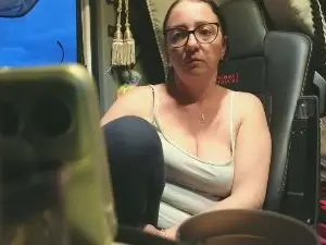 Milfa38  live sex cam