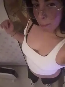 Manzanita_77  live sex cam