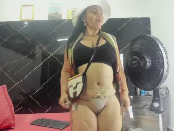 Cloeerabbyt  live sex cam