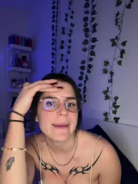 Julieeee75  live sex cam