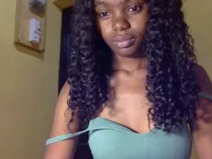 AriaQueen  live sex cam