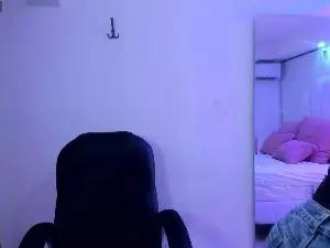 Ninahazee  live sex cam