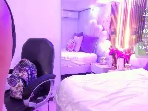 Ninahazee  live sex cam
