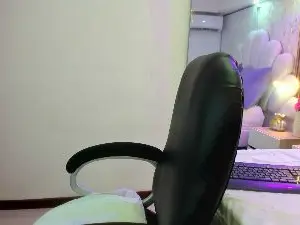 Ninahazee  live sex cam