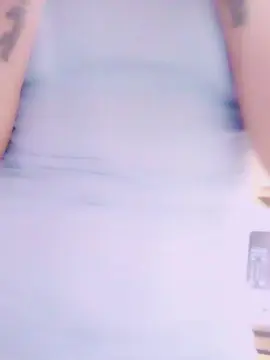BJeRoTiC420  live sex cam