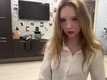 NidiaButtner  live sex cam