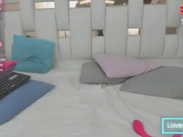 Meganqueen2  live sex cam