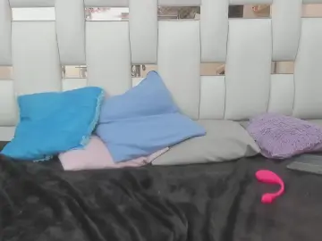 Meganqueen2  live sex cam