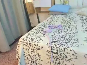 Meganqueen2  live sex cam