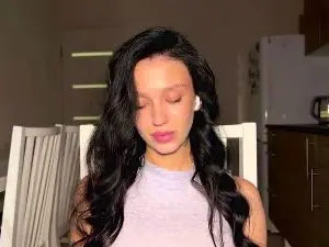 JohnieMcgurr  live sex cam