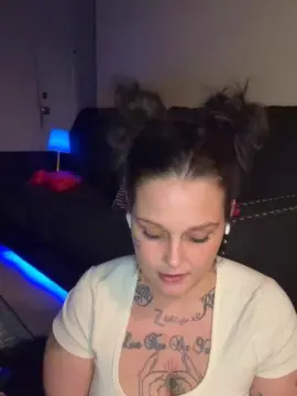 Nichebitch  live sex cam
