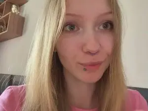 MarvaHelland  live sex cam