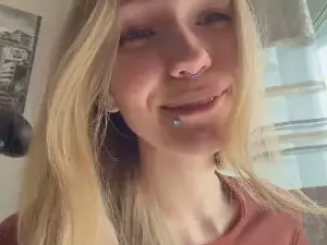 MarvaHelland  live sex cam