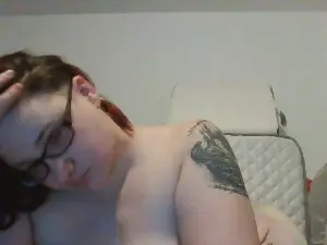 Alyoops1  live sex cam