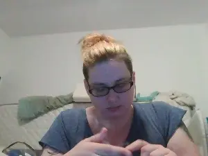 Alyoops1  live sex cam
