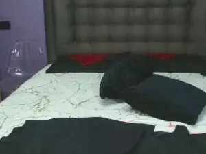 Lorette23  live sex cam