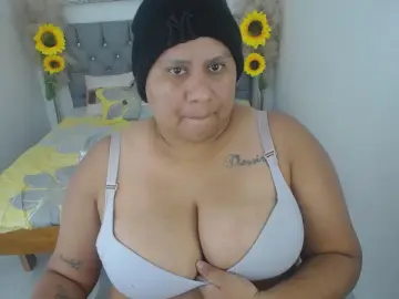 Hotlesby4uxxx  live sex cam