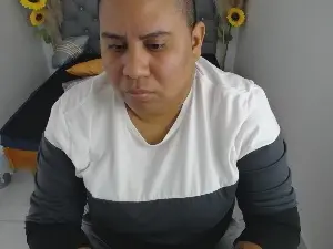 Hotlesby4uxxx  live sex cam