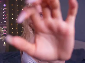 KatieGroves  live sex cam