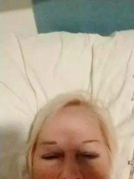 ApplePeachBotm  live sex cam