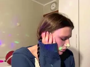 HolliStratton  live sex cam