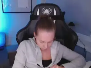 Holly_amazing  live sex cam